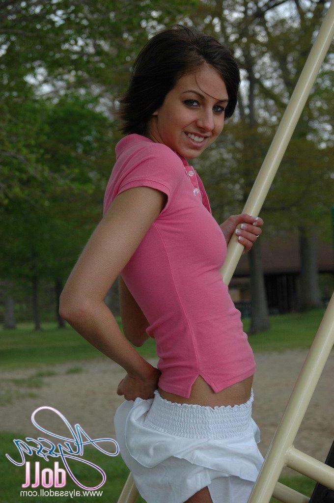 15P Pictures of Alyssa Doll flashing at the park
