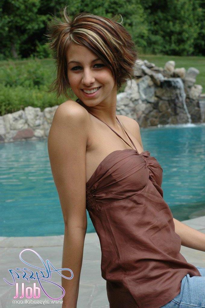 15P Alyssa Doll gets ready to go skinny dipping