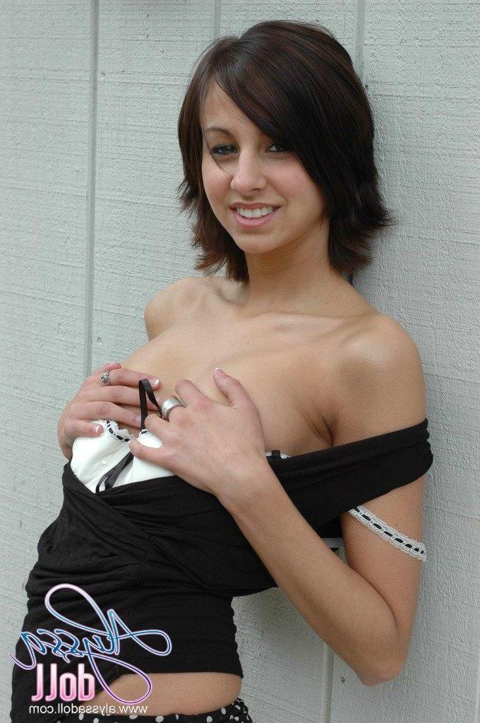 15P Alyssa gives you a peak at her nipples