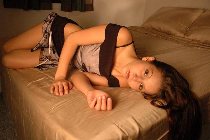 15P Pictures of Alyssa Teen teasing your cock from home