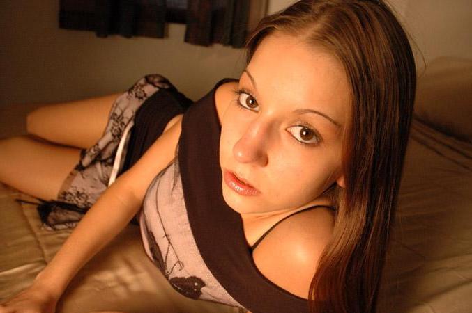 15P Pictures of Alyssa Teen teasing your cock from home