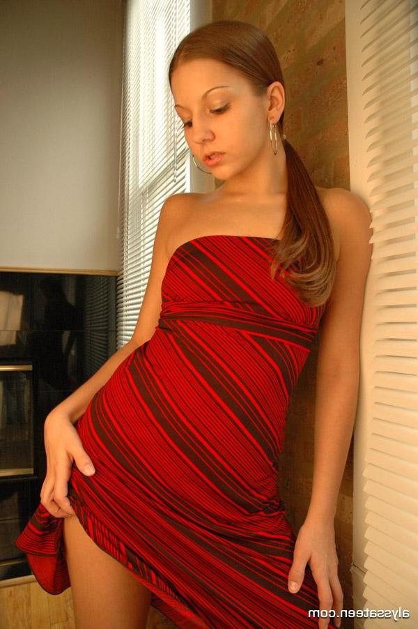 15P Pictures of Alyssa Teen waiting for you at home