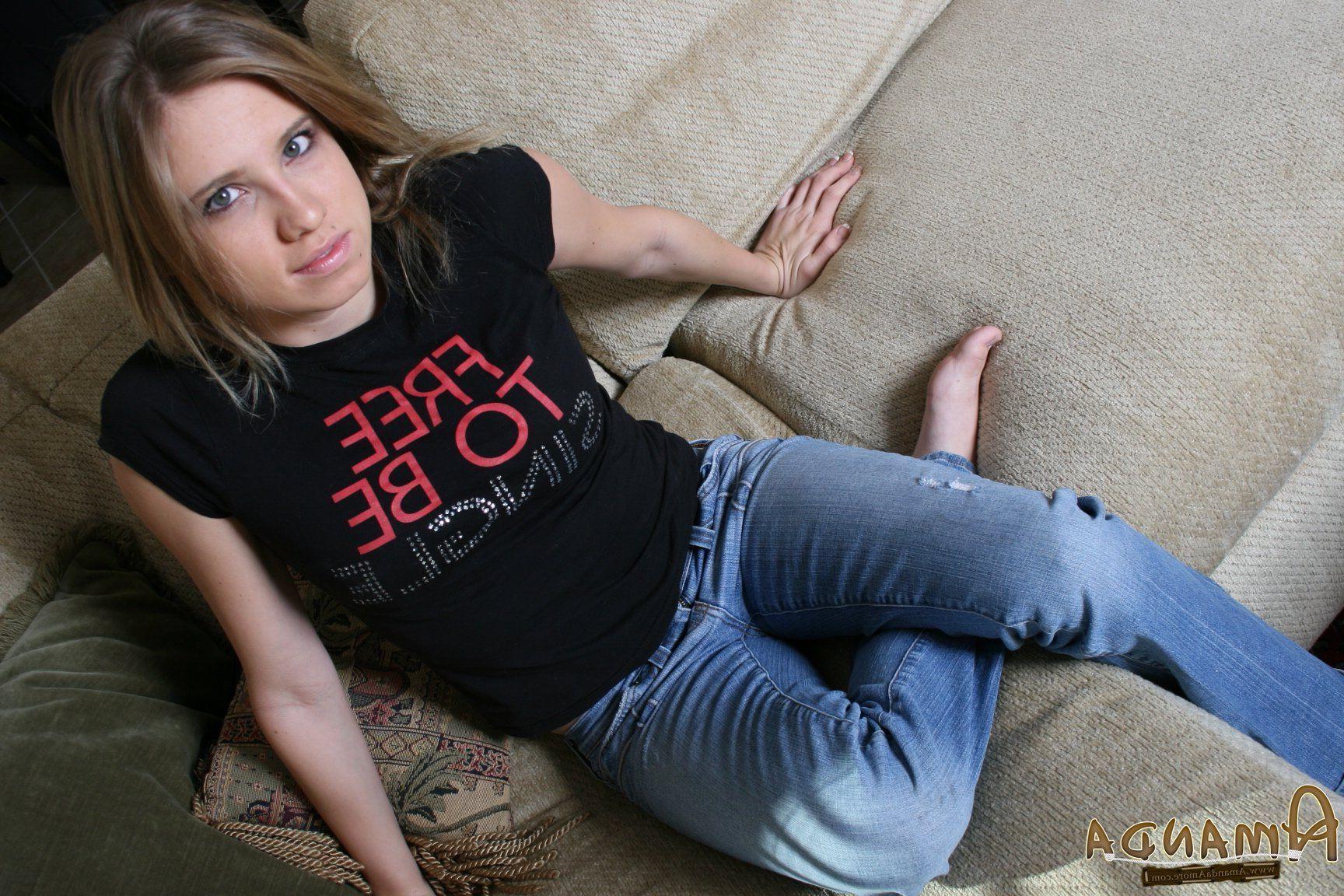 13P Pictures of teen chick Amanda Amore stripping on the couch