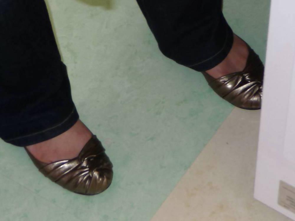 11P Japanese Candids - Feet on the Street 11