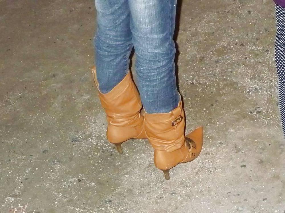 11P Japanese Candids - Feet on the Street 11