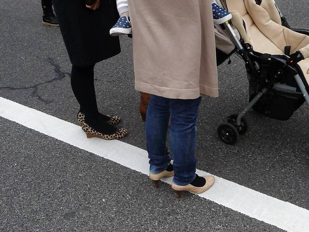 11P Japanese Candids - Feet on the Street 11