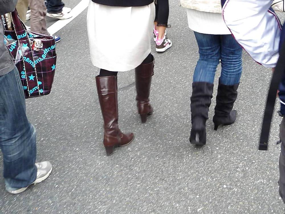 11P Japanese Candids - Feet on the Street 11