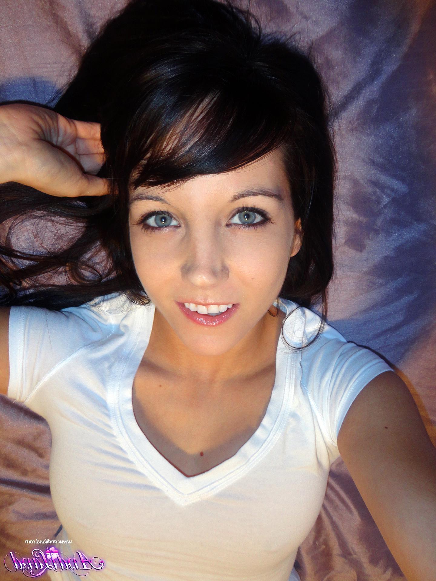 15P Pictures of Andi Land taking pics in her cute panties