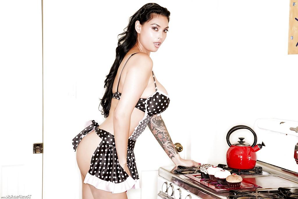16P Tattooed bombshell with big tits get naked and makes some foodplay action