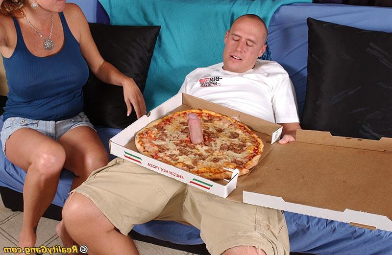 16P Mature bombshell Rachel Rivers jerks and fucks a pizza-guy's huge dick