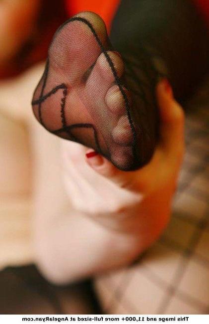 12P Pictures of Angela Ryan giving you a hot tease on the couch