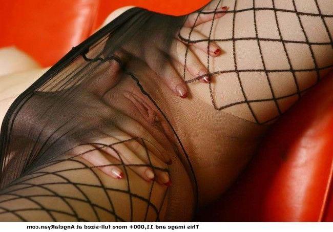 12P Pictures of Angela Ryan giving you a hot tease on the couch