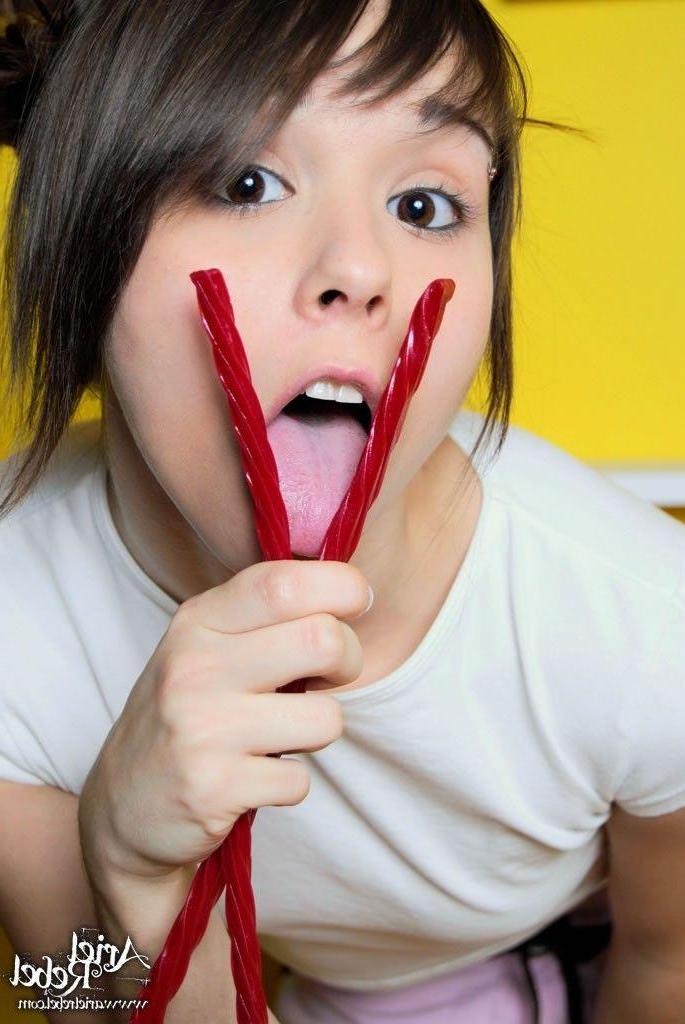 20P Pictures of teen slut Ariel Rebel stripping naked with licorice