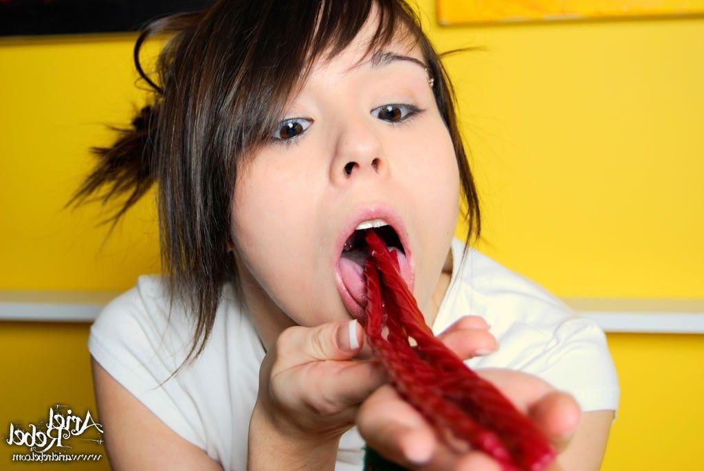 20P Pictures of teen slut Ariel Rebel stripping naked with licorice