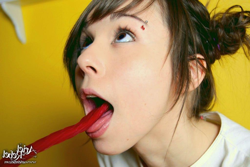 20P Pictures of teen slut Ariel Rebel stripping naked with licorice