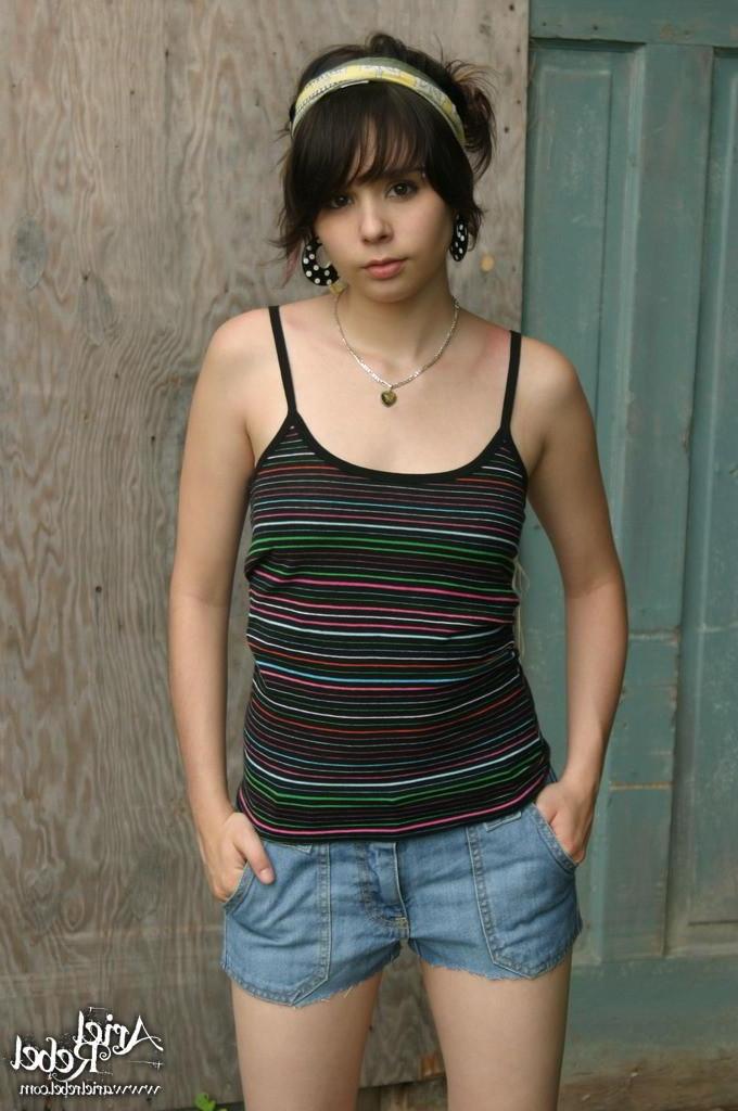 15P Pictures of Ariel Rebel flashing outside