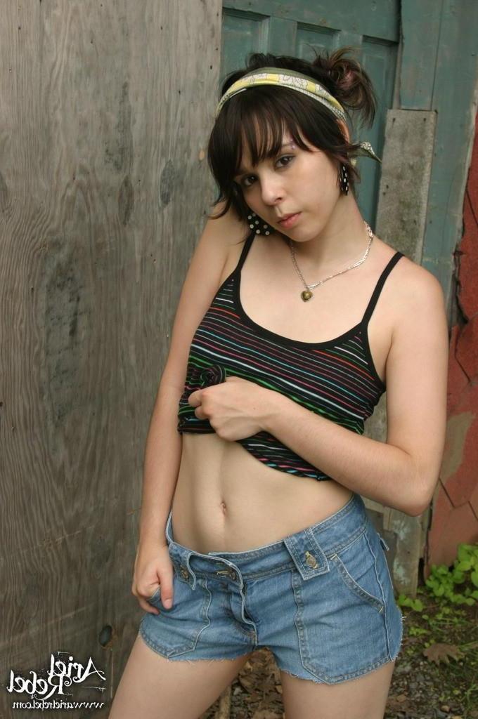 15P Pictures of Ariel Rebel flashing outside
