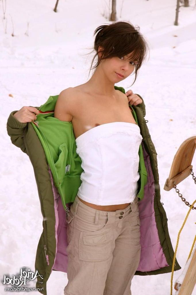 15P Pictures of Ariel Rebel flashing her tits in the snow