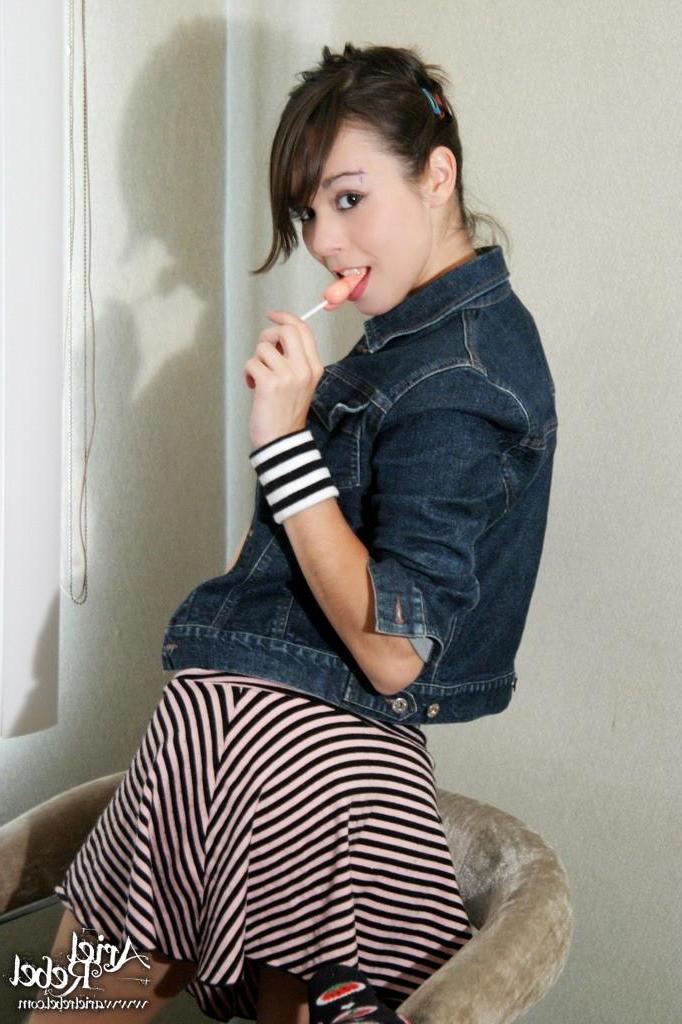 15P Ariel spreads her legs to show you her pussy upskirt