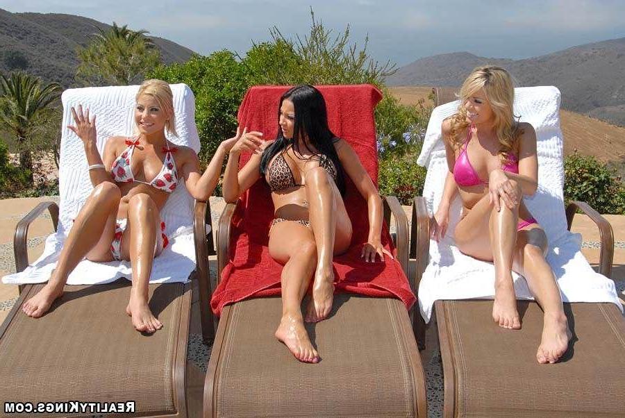 20P Pictures of Nikki and Marlie fucking Audrey Bitoni