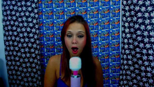 16P Screencaps of Bailey Knox giving a hot cam show