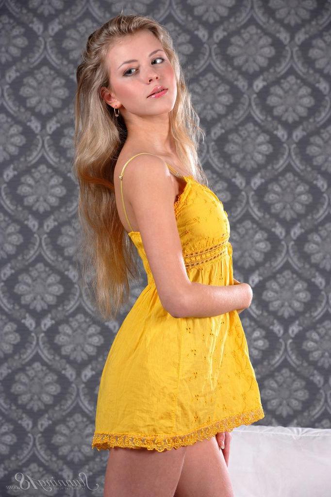 16P Hot teen Barbara D gives you her tight pussy in "Virgen"