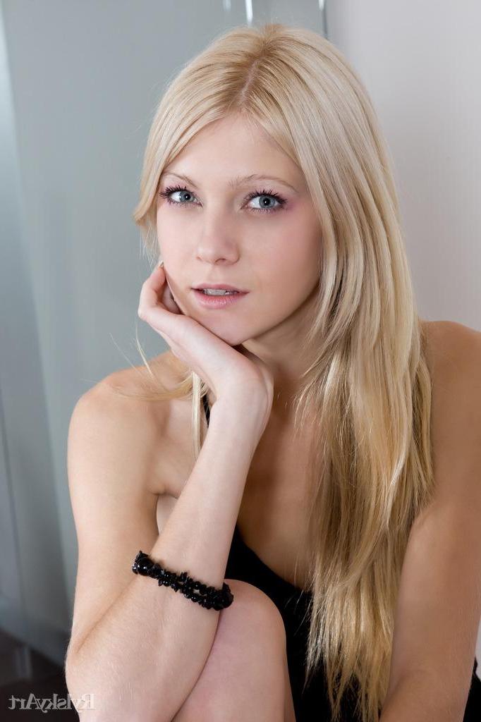 16P Beautiful blonde teen Bayle strips completely nude just for you