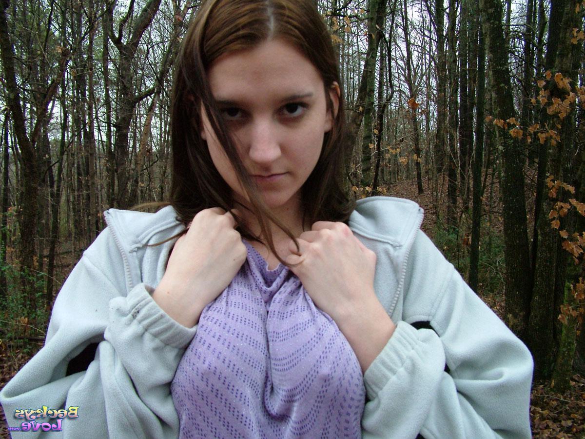 15P Pictures of Beckys Love teasing outside