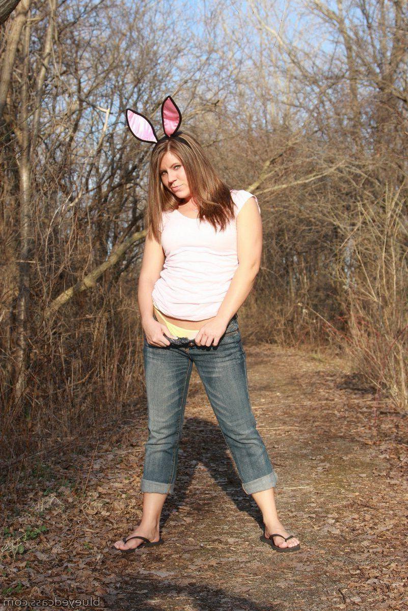 15P Pictures of Blueyed Cass ready to fuck like a rabbit