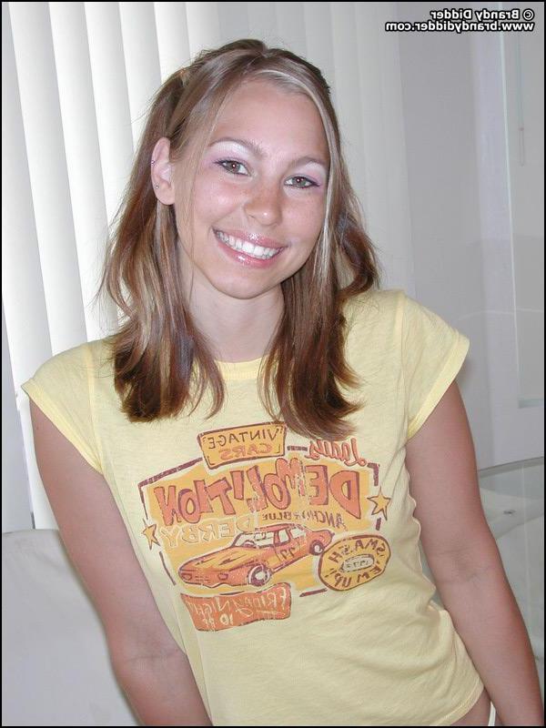 20P Pics of Brandy Didder stripping to her panties