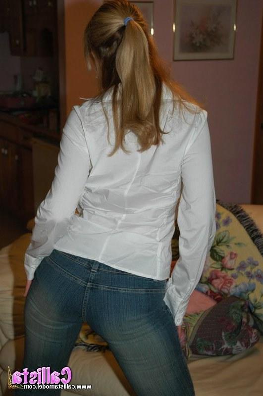 20P Pictures of Callista Model getting ready for you on the couch