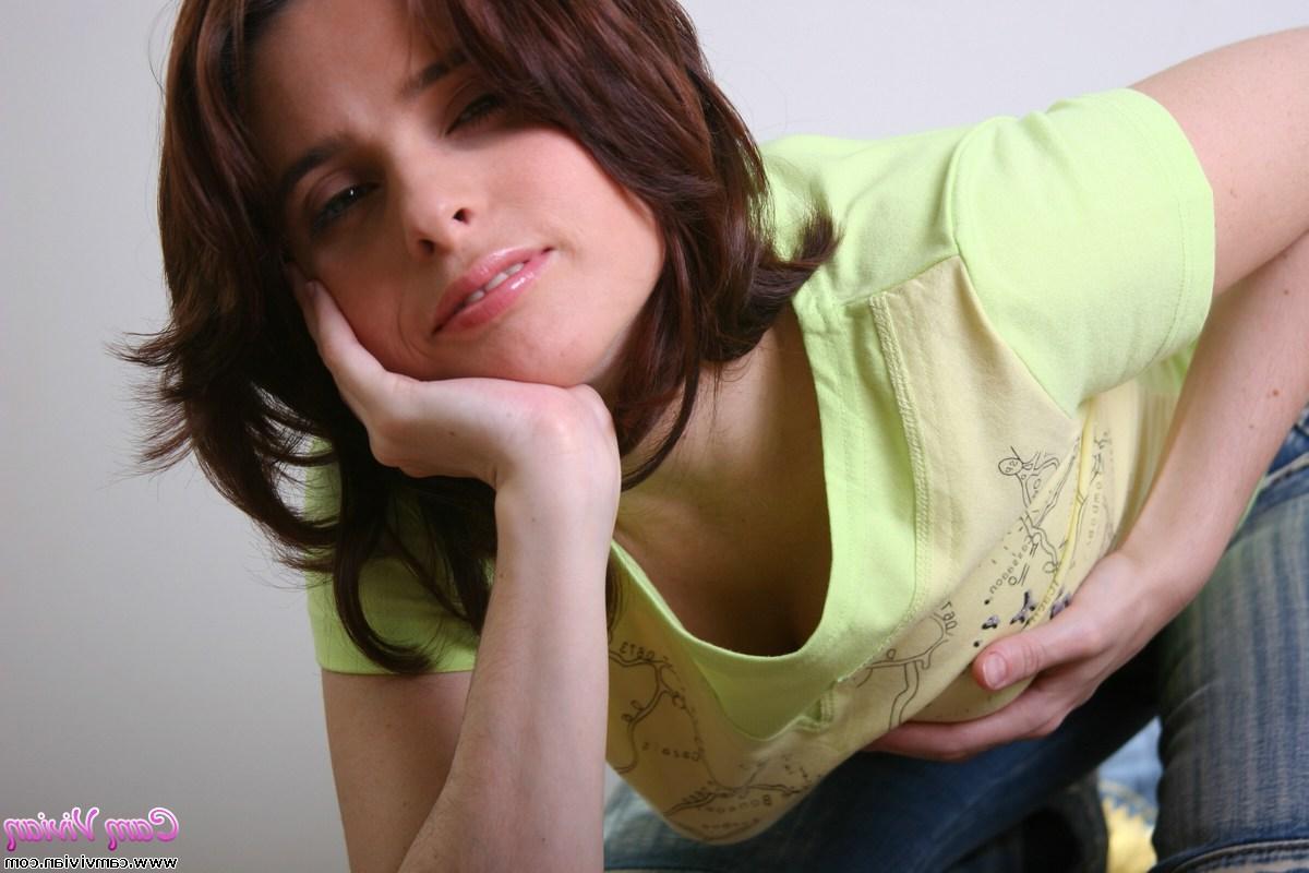 16P Pictures of Cam Vivian giving you her pussy
