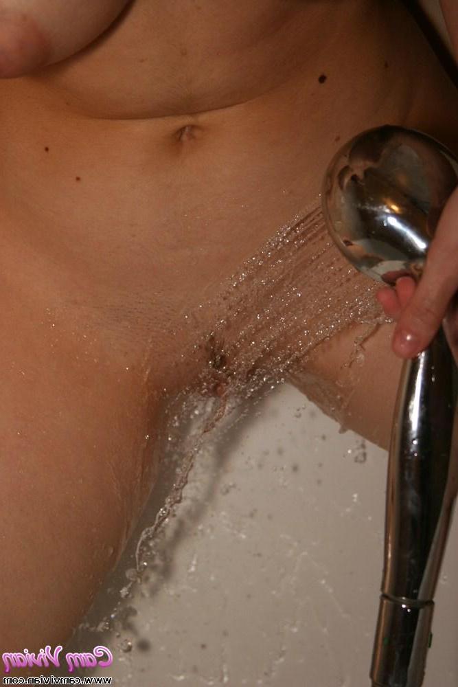 16P Pictures of Cam Vivian shaving her pussy in the shower