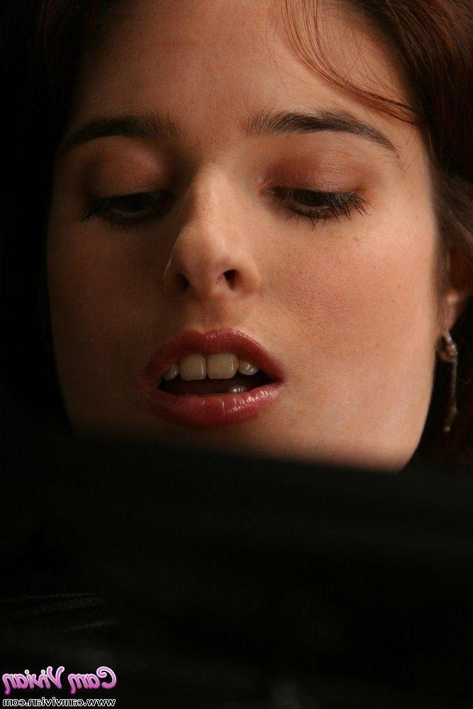 19P Pictures of Cam Vivian giving you her pussy to fuck