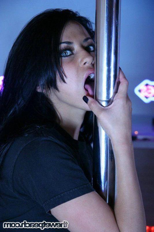 16P Pictures of Cassidey working the stripper pole