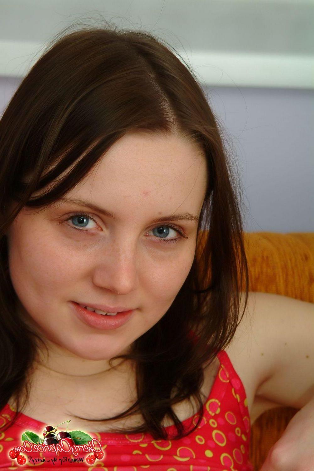 20P Pictures of teen Cherry Caprice getting intimate with a pineapple