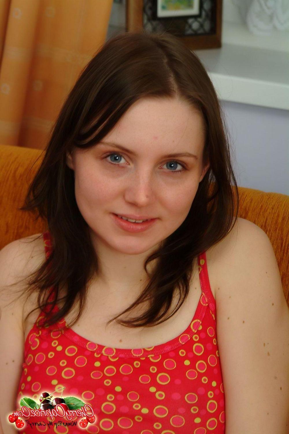 20P Pictures of teen Cherry Caprice getting intimate with a pineapple