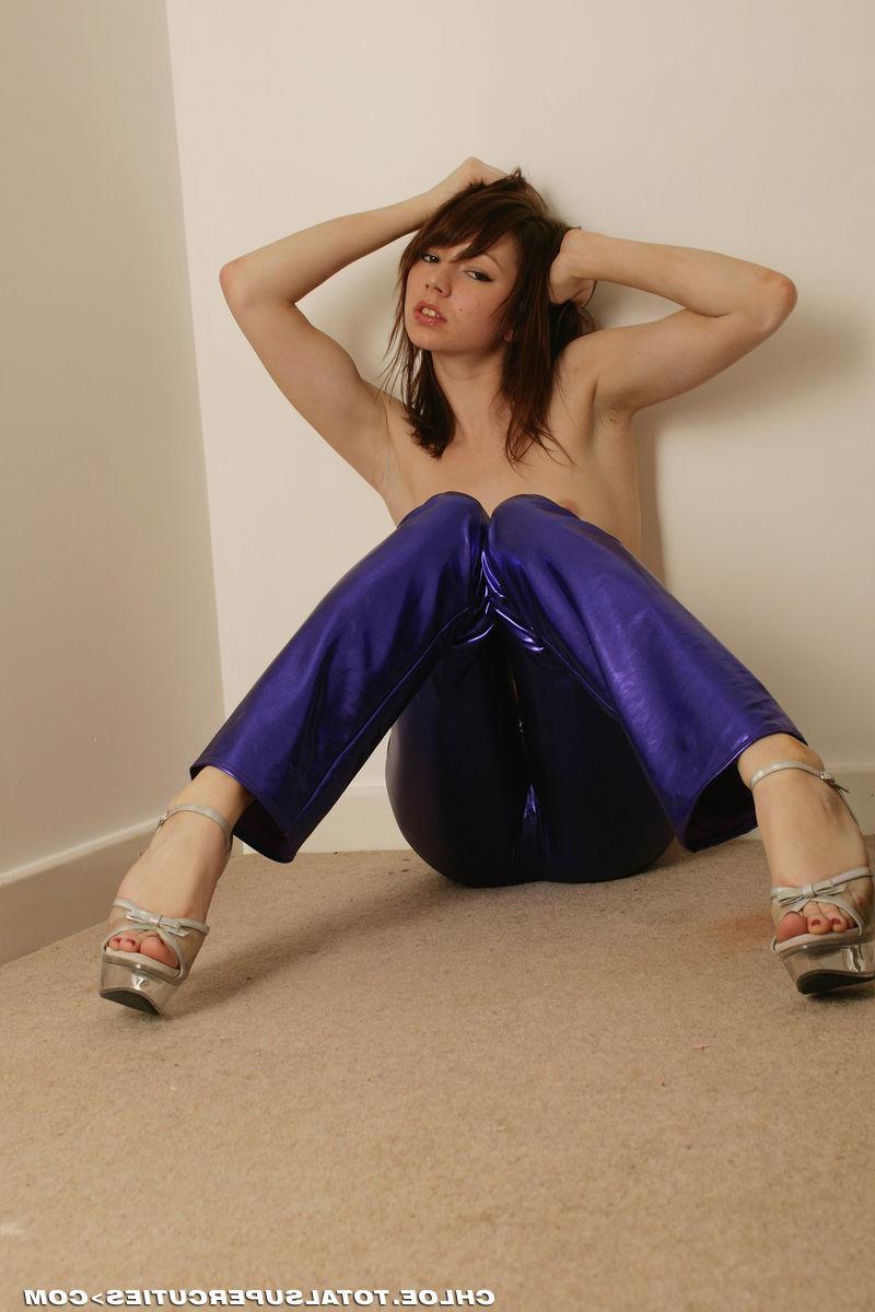 20P Pictures of teen model Chloe Love showing off her tits
