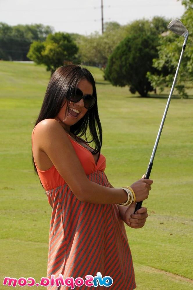 15P Pictures of teen babe Oh Sophia flashing on the golf course
