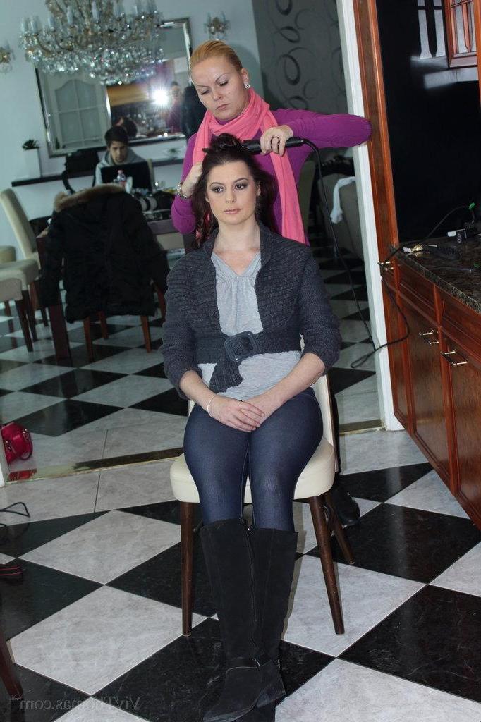 16P Eufrat, Cindy and Karina get ready to do their thing on the set