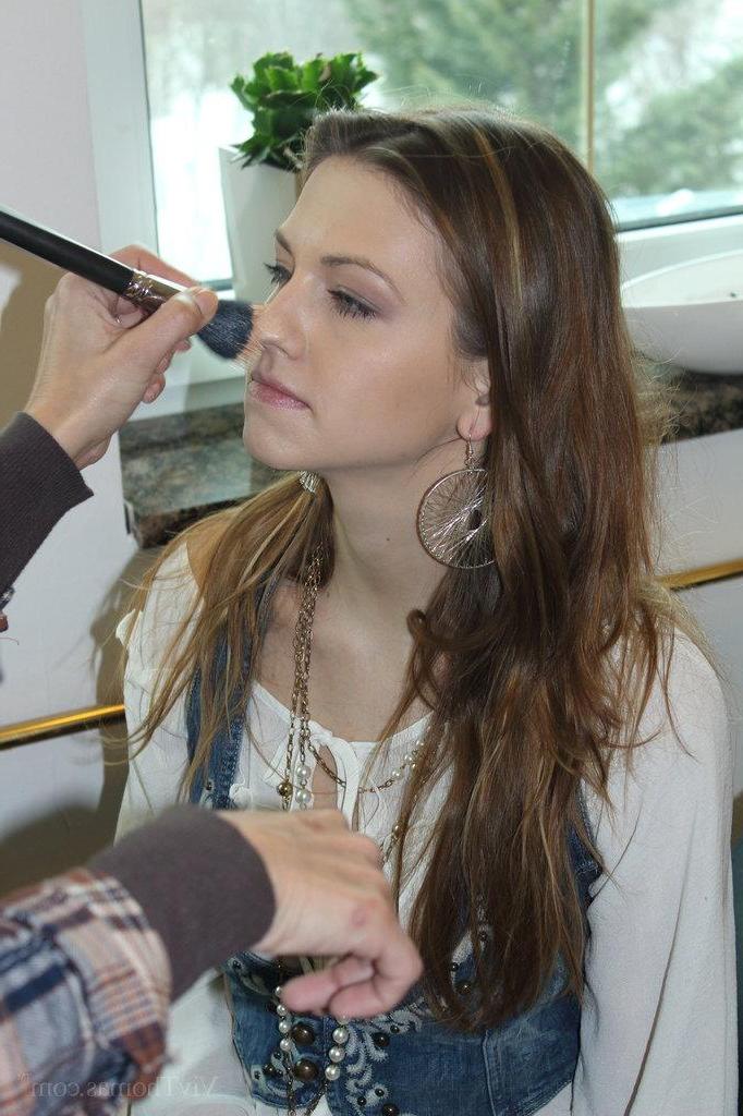 16P Eufrat, Cindy Hope and Karina Currie get naughty on the set