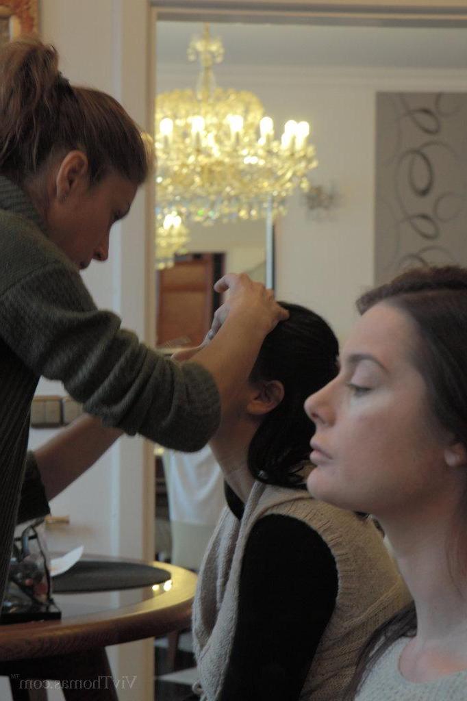 16P A behind the scenes look at a Viv Thomas photo shoot with some hot girls
