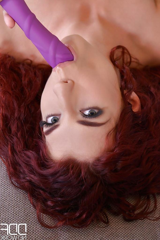 16P Hot Euro girls use sex toys and tongues on horny cunts during FFF sex on couch