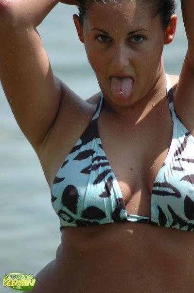 16P Pictures of Courtney Virgin flashing from behind her bikini