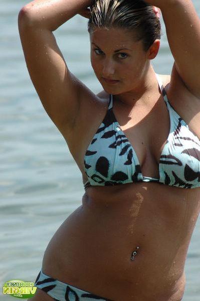 16P Pictures of Courtney Virgin flashing from behind her bikini