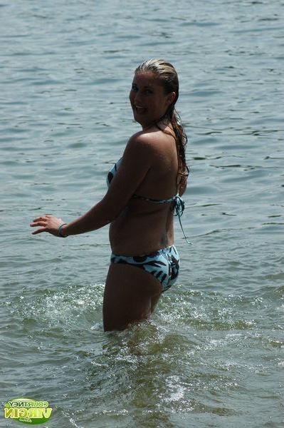 16P Pictures of Courtney Virgin flashing from behind her bikini