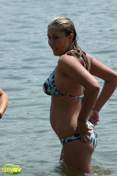 16P Pictures of Courtney Virgin flashing from behind her bikini