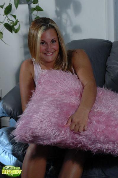 16P Pictures of Courtney Virgin waiting for you on the couch