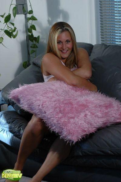 16P Pictures of Courtney Virgin waiting for you on the couch