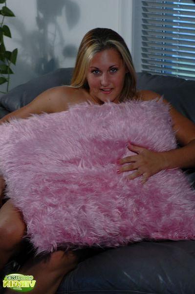 16P Pictures of Courtney Virgin waiting for you on the couch